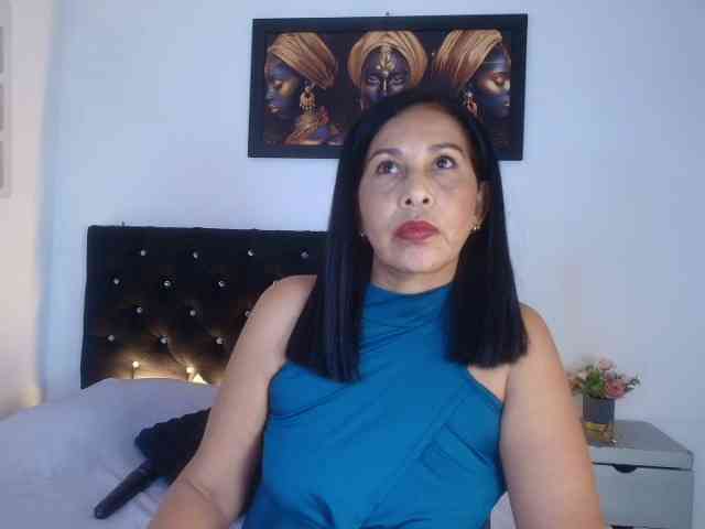 Shanon-mature webcam