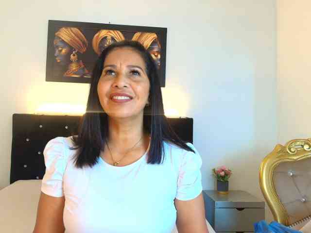 Shanon-mature webcam