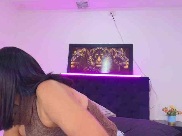 shanon-mature's live room
