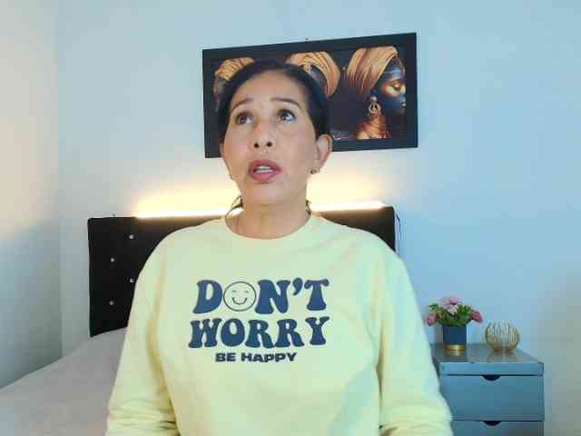 Shanon-mature webcam