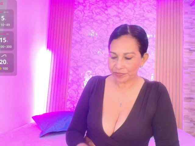 Shanon-mature webcam