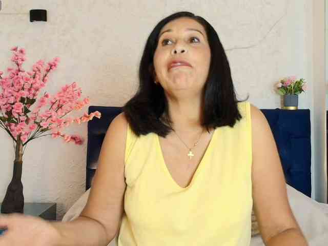 Shanon-mature Live Webcam on BongaCams