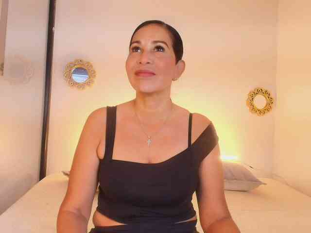 Shanon-mature webcam