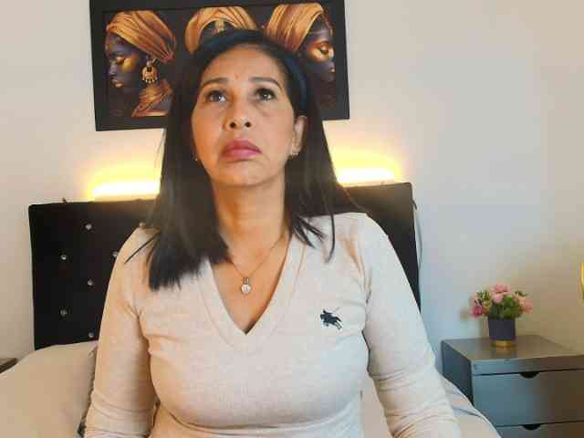 Shanon-mature webcam