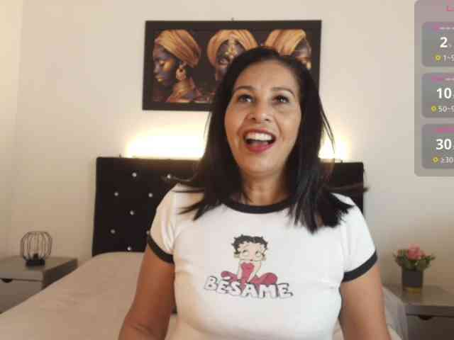 Shanon-mature webcam