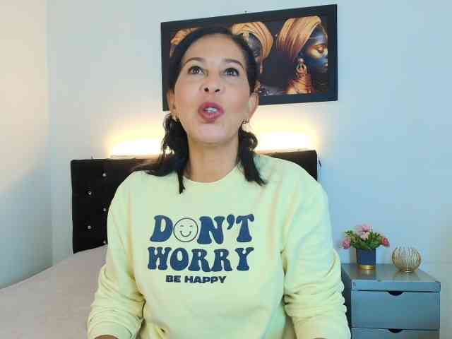 Shanon-mature webcam