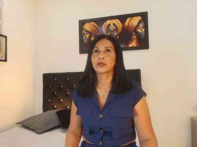 Shanon-mature webcam