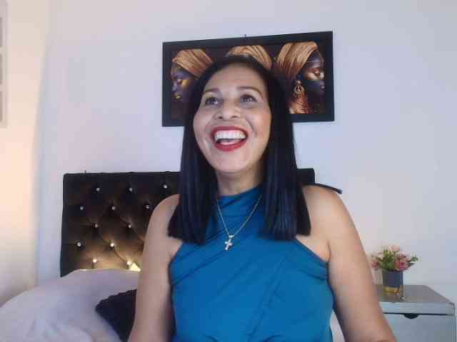 Shanon-mature webcam