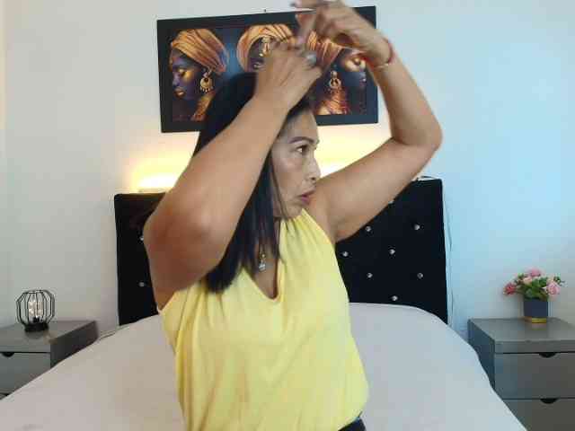 Shanon-mature webcam