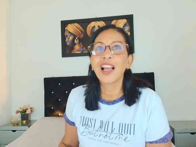 Shanon-mature webcam