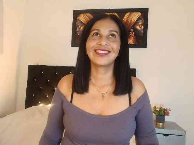 Shanon-mature webcam