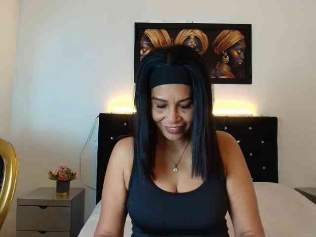 Shanon-mature webcam