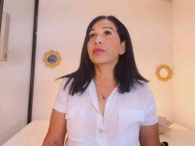 Shanon-mature webcam