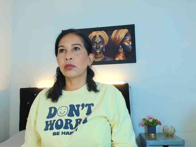 Shanon-mature webcam