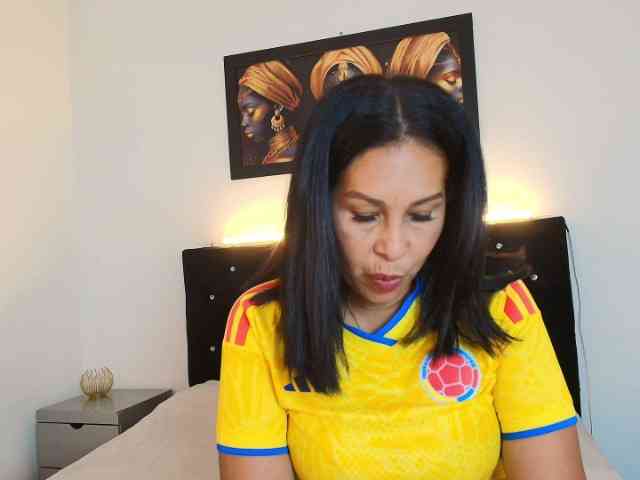 Shanon-mature webcam