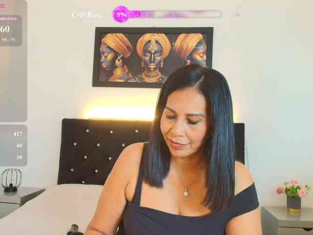 Shanon-mature webcam