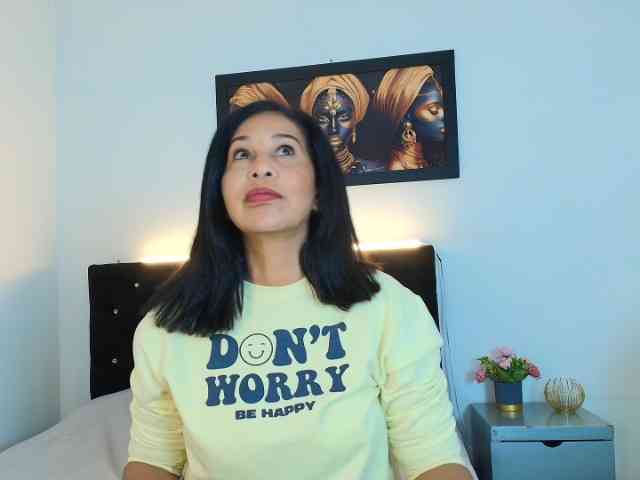 Shanon-mature webcam
