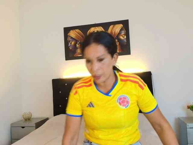 Shanon-mature webcam