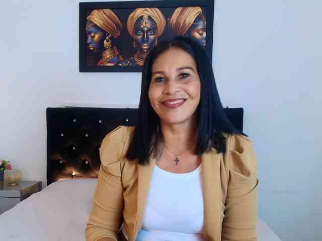 Shanon-mature webcam