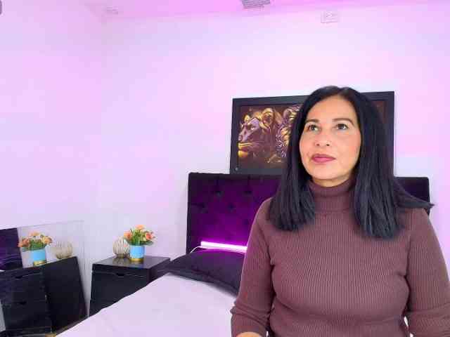 Shanon-mature webcam