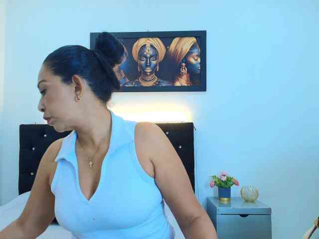 Shanon-mature webcam