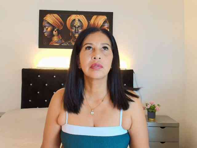 Shanon-mature webcam