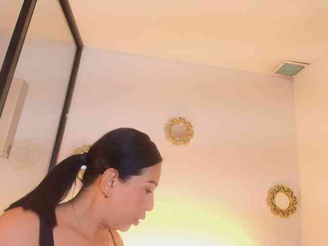 Shanon-mature webcam