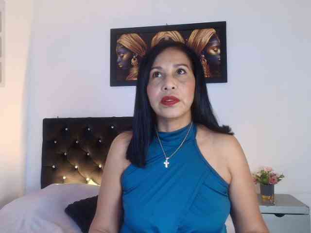 Shanon-mature webcam