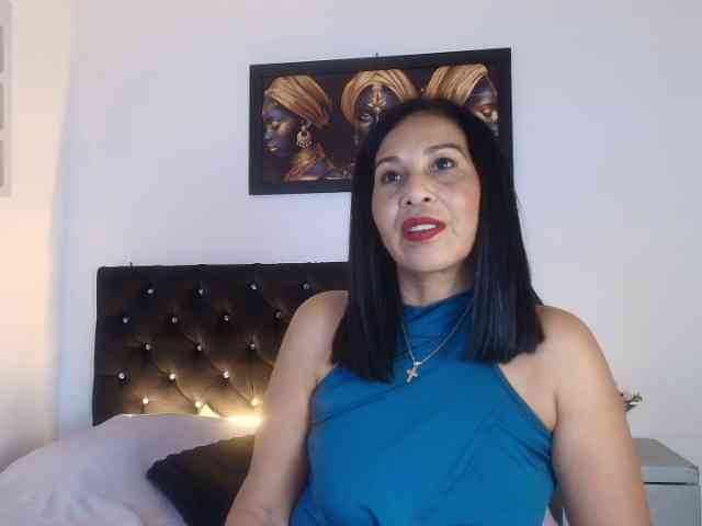 Shanon-mature webcam