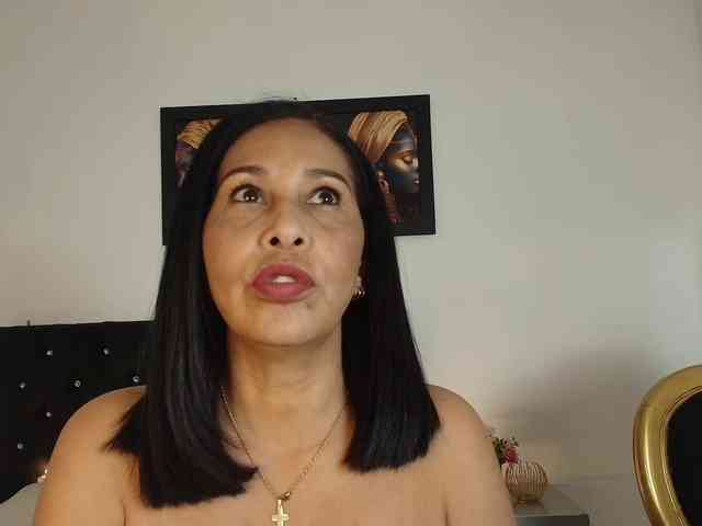 Shanon-mature webcam