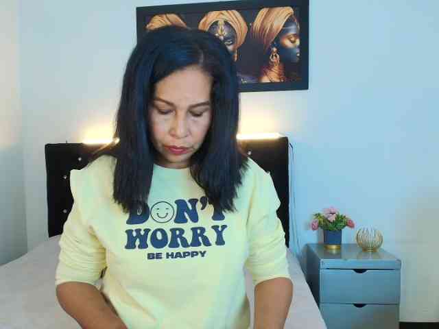 Shanon-mature webcam
