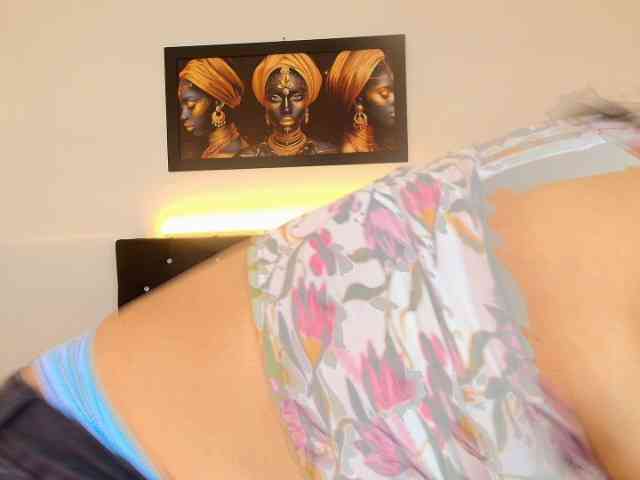 Shanon-mature webcam