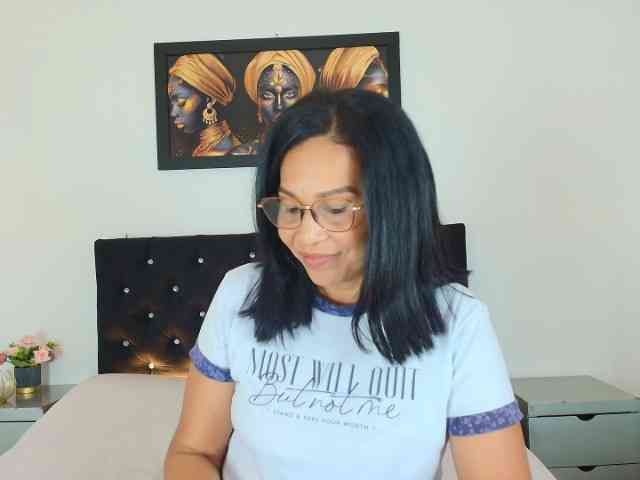 Shanon-mature webcam