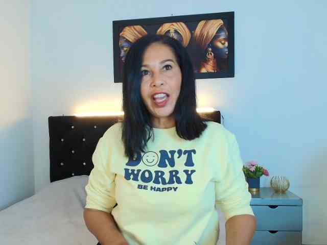 Shanon-mature webcam
