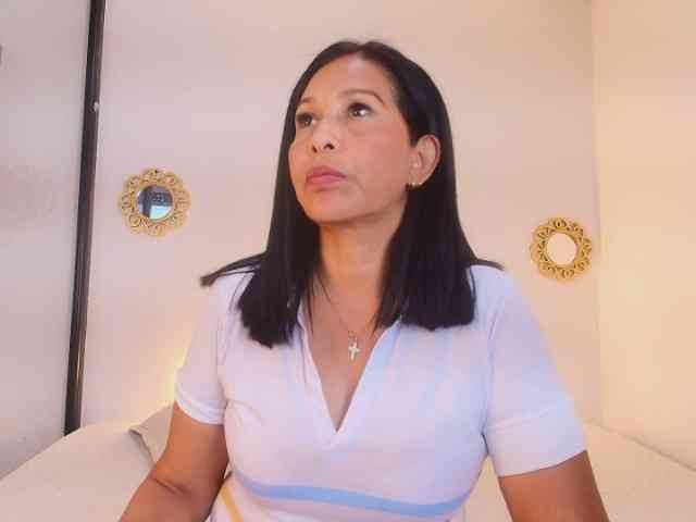Shanon-mature webcam