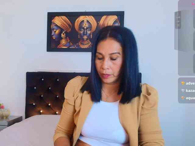 Shanon-mature webcam
