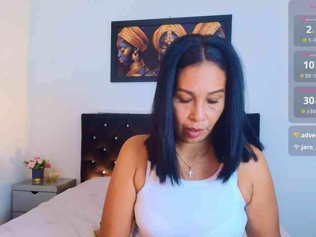 Shanon-mature webcam