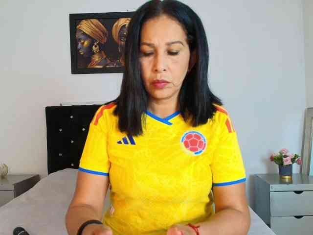 Shanon-mature webcam