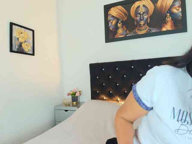 Shanon-mature webcam