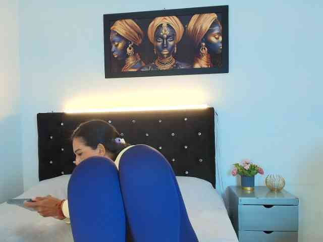 Shanon-mature webcam