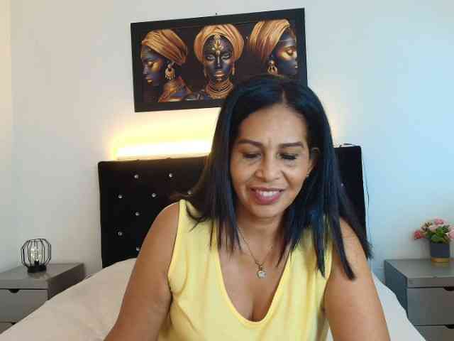 Shanon-mature webcam