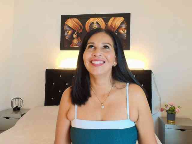 Shanon-mature webcam