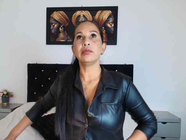 Shanon-mature webcam