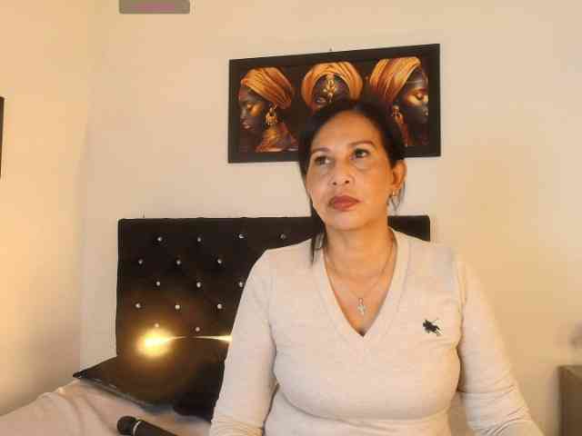 Shanon-mature webcam