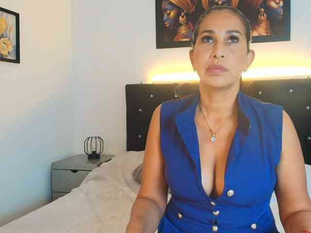 Shanon-mature webcam