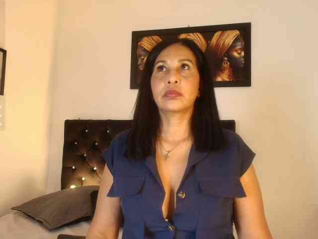 Shanon-mature webcam