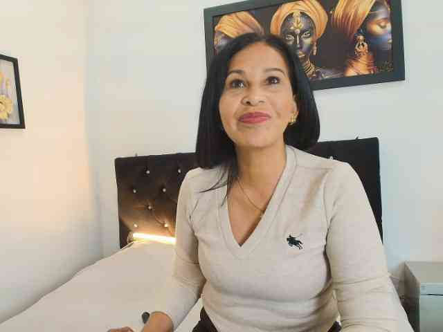 Shanon-mature webcam