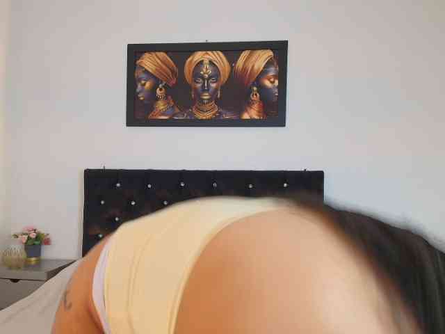 Shanon-mature webcam