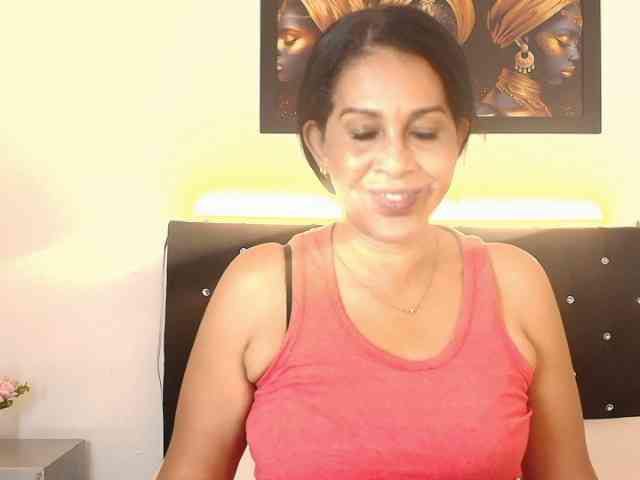 Shanon-mature webcam