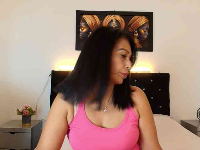 Shanon-mature webcam